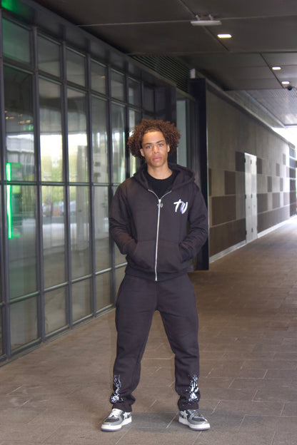 BLACK STRAIGHT LEG TRACKSUIT